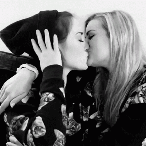 ashton daniel share rosie and alena lesbian photos