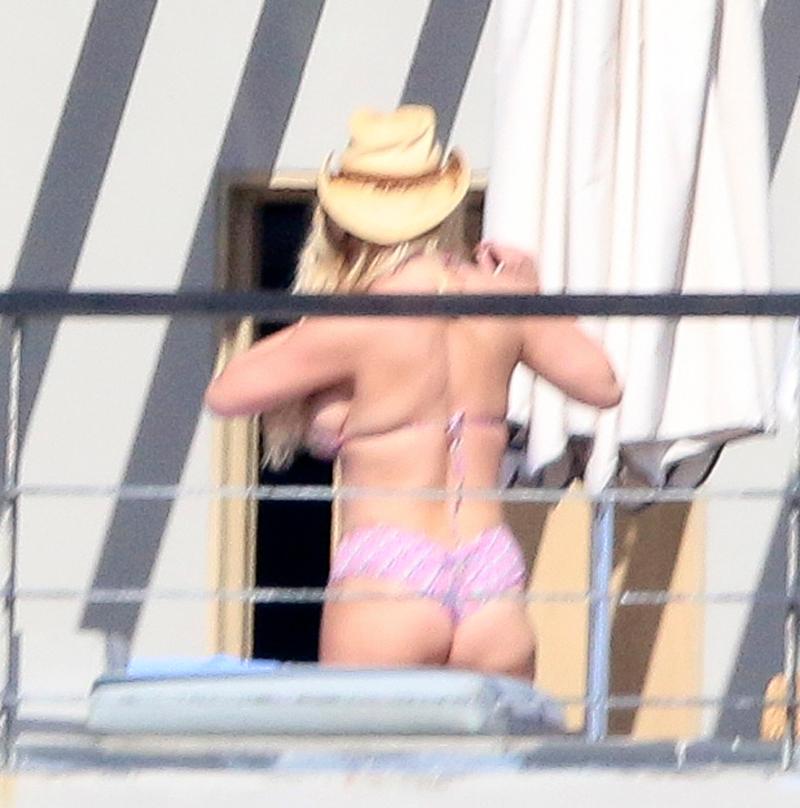 brittany quijada recommends jessica simpsons ass pic