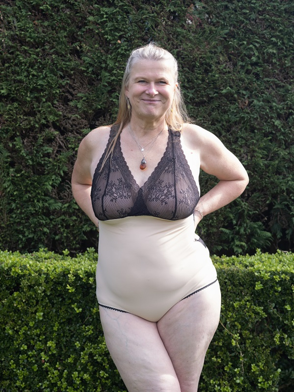 Nudist Granny Pics sur nancy