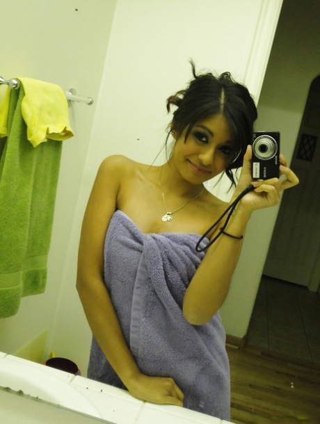 latina teen pussy selfie