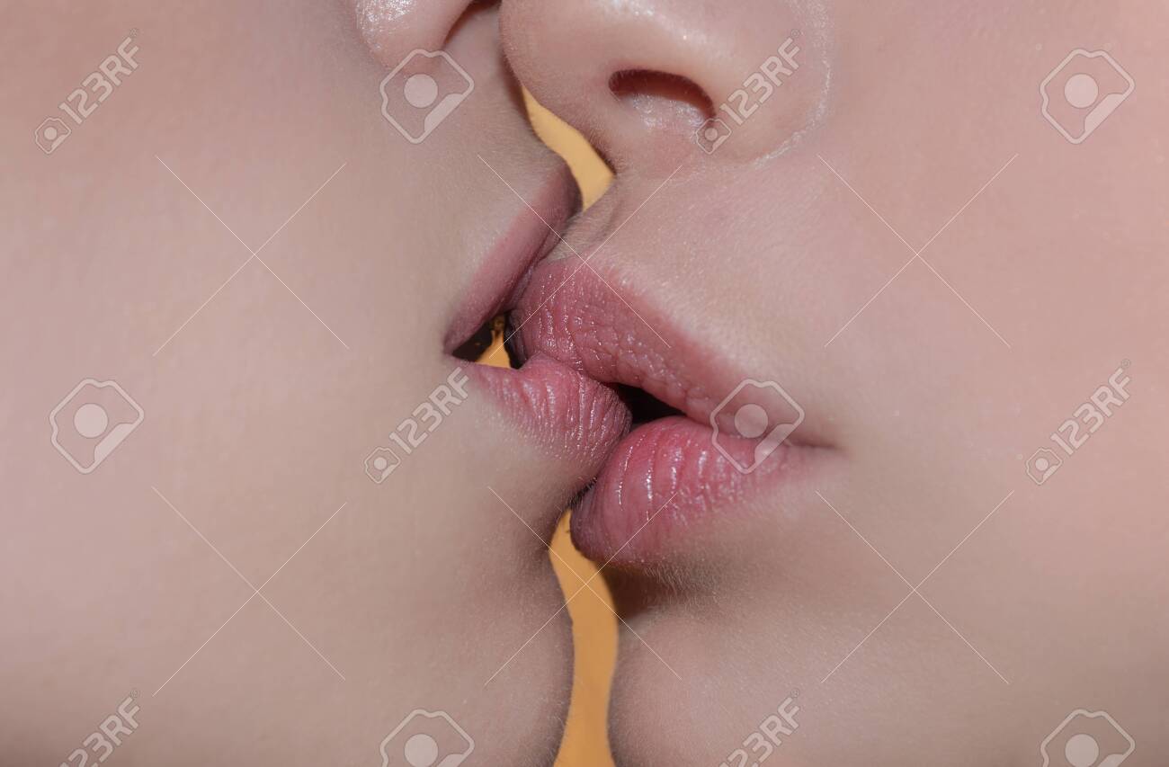 bonnie giuliani add photo girls kissing with tounge