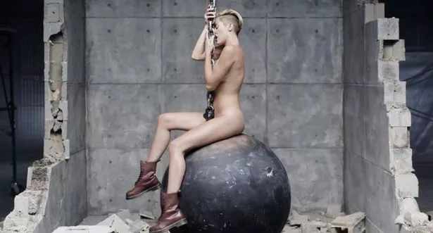 Miley Cyrus Video Porno prestin topless