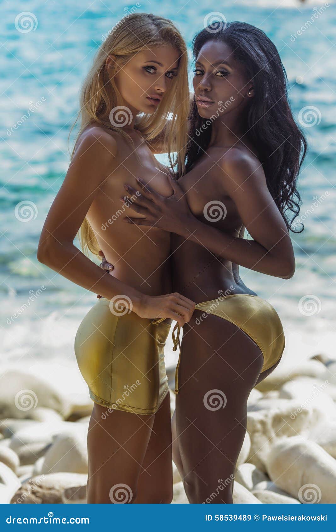 benjamin celis recommends Female Nude Beach Pics