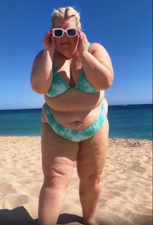 alejandra calleros recommends phat ass on beach pic