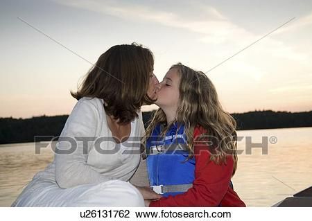 betul coskun recommends real mom and daughter kissing pic