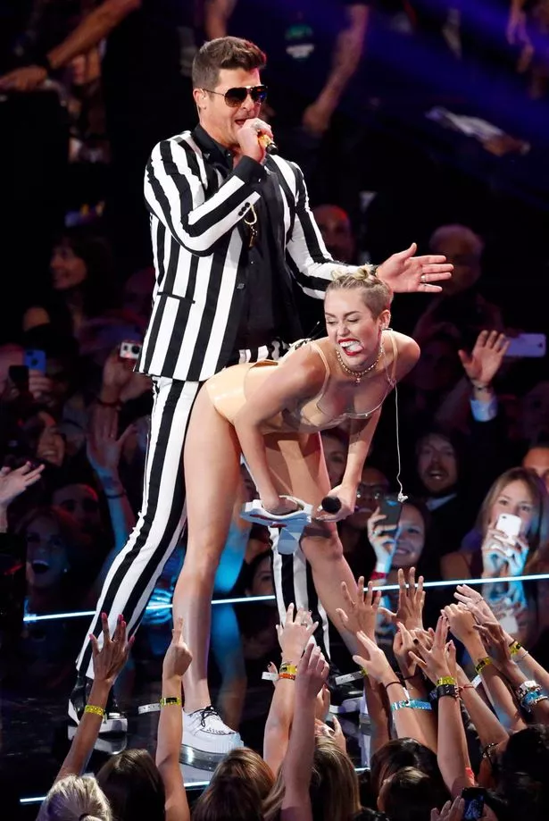 miley cyrus naked performance