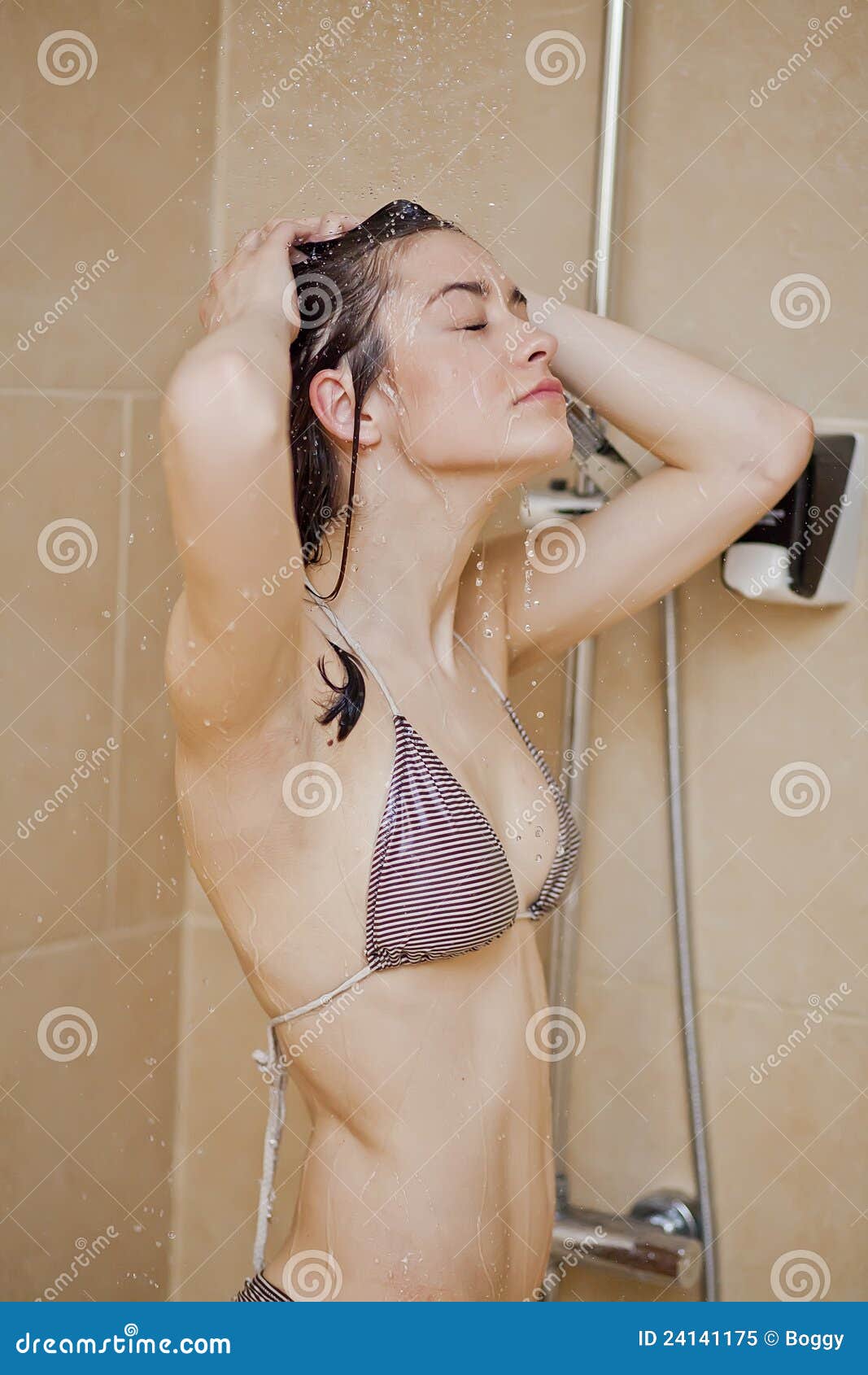 caroline stoddart share girls getting in shower photos