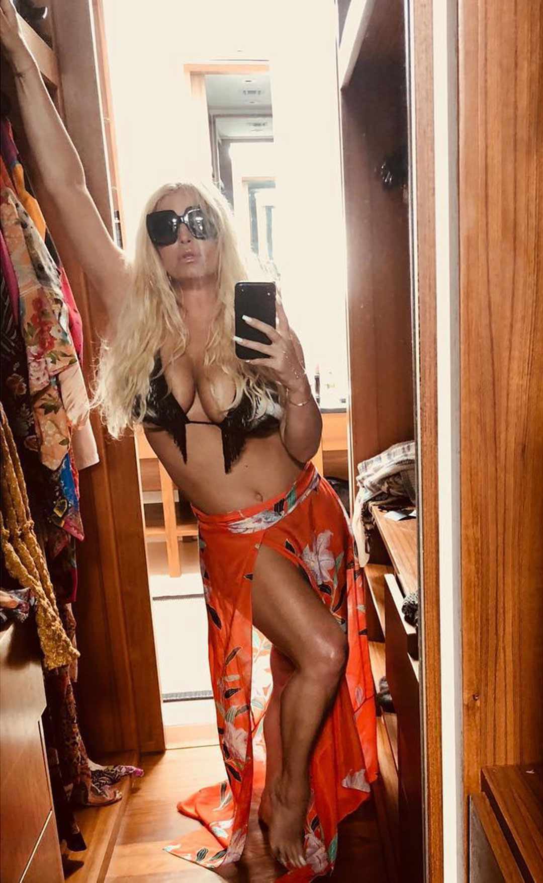 ayu laras recommends jessica simpson topless pic
