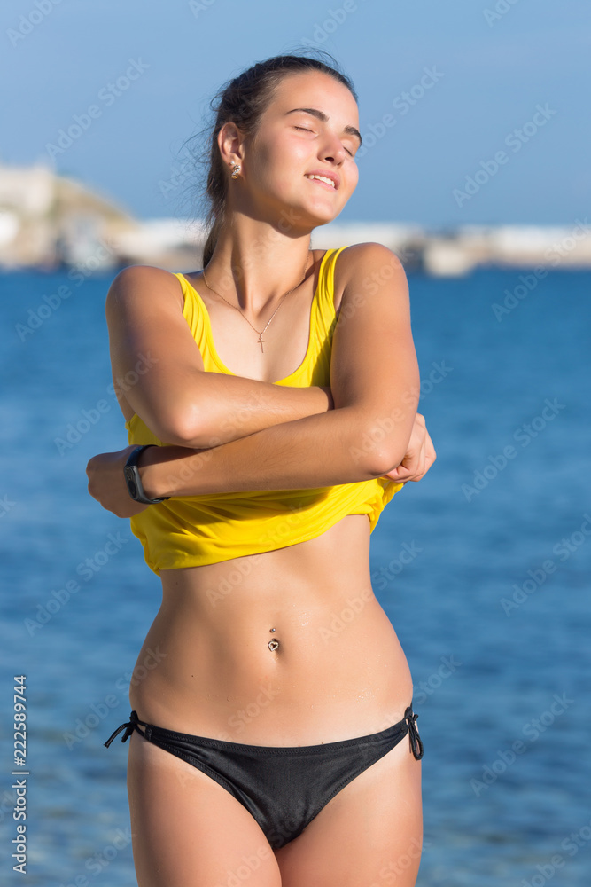 Woman Taking Off Bikini deepthroat tumblr