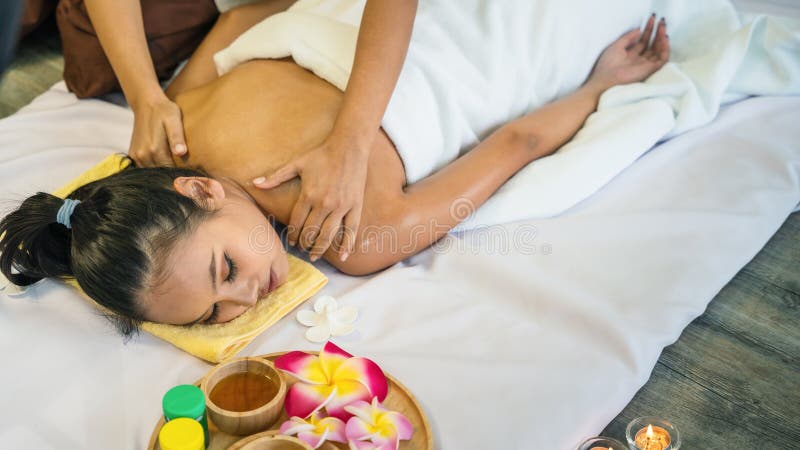 chris martinello recommends Asian Lesbian Oil Massage