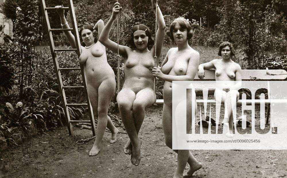 nude women at play