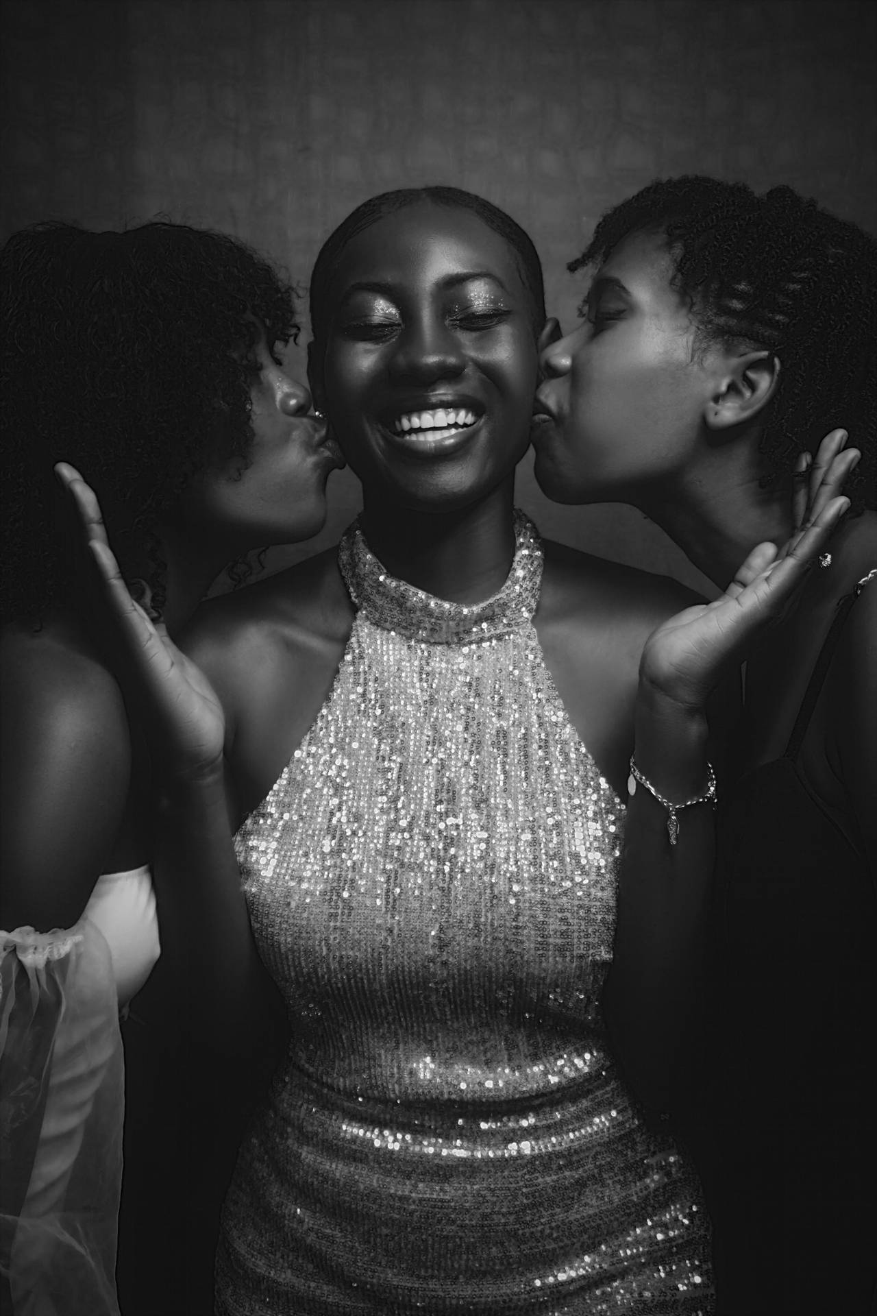 bilal zamir recommends Sexy Black Women Kissing