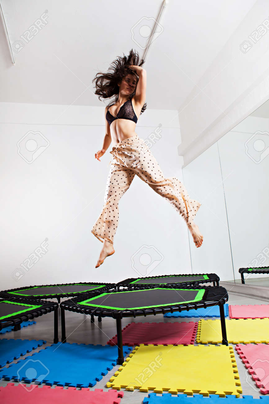 alycia gamargo share women jumping on trampolines photos