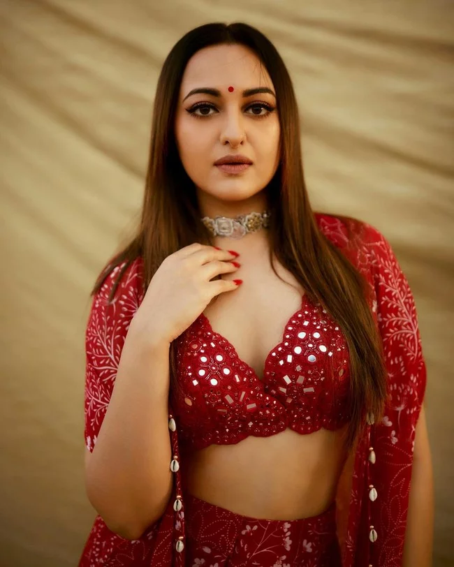 Sonakshi Sinha Hot Photos cards uncensored