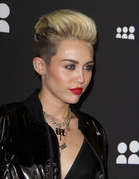 anna stepien recommends miley cyrus camel hump pic