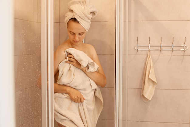 asaf edri share girl out of shower photos
