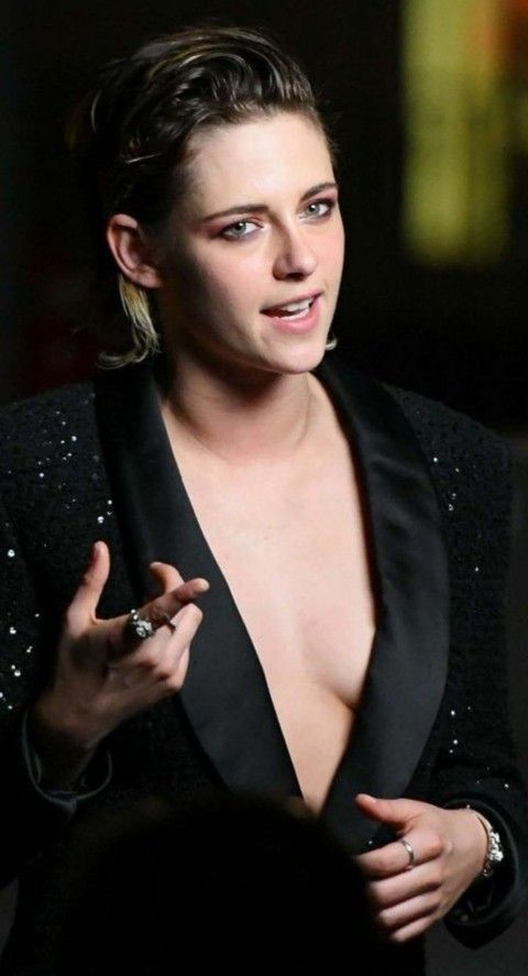 chris runner recommends kristen stewart boobs pic