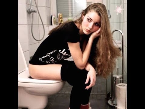 Best of Hot chicks on toilets