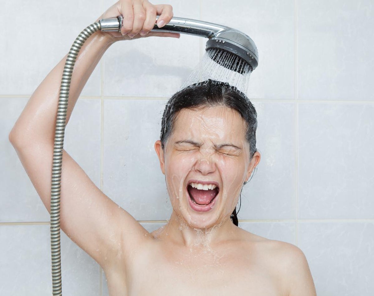 anthony kurowski recommends girls getting in shower pic