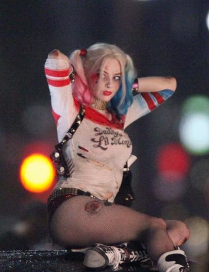 den exei simasia recommends Harley Quinn Sexy Scenes