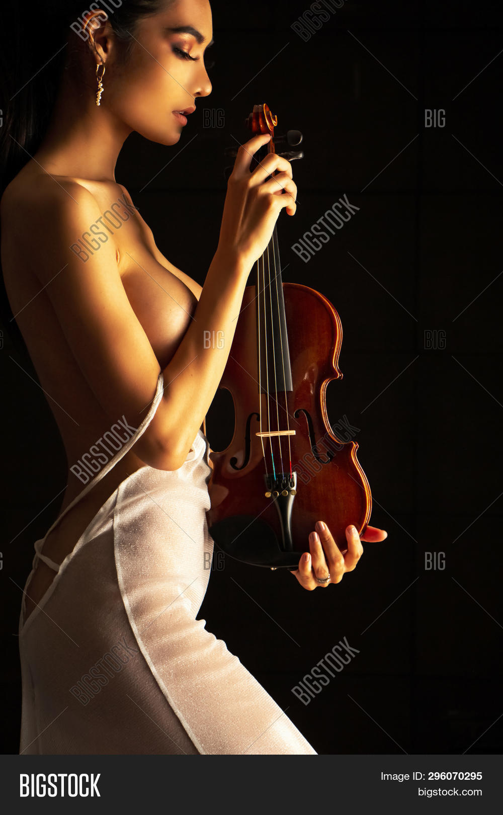 Best of Nude woman playing the violin