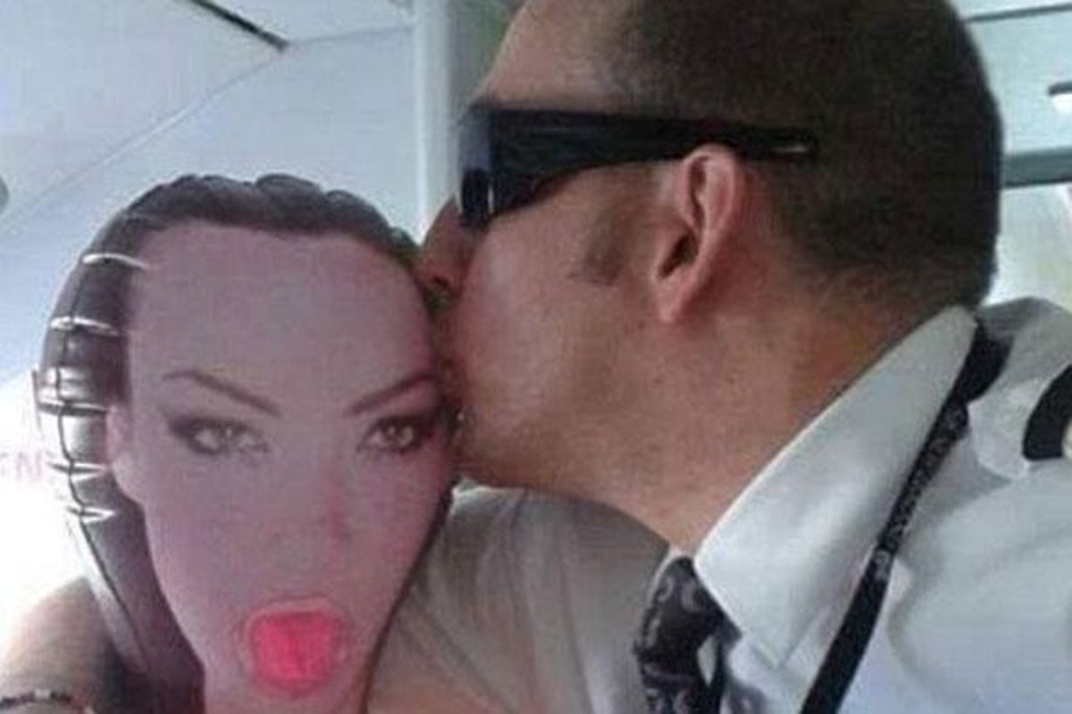 darcy crowe recommends air hostess kissing game pic
