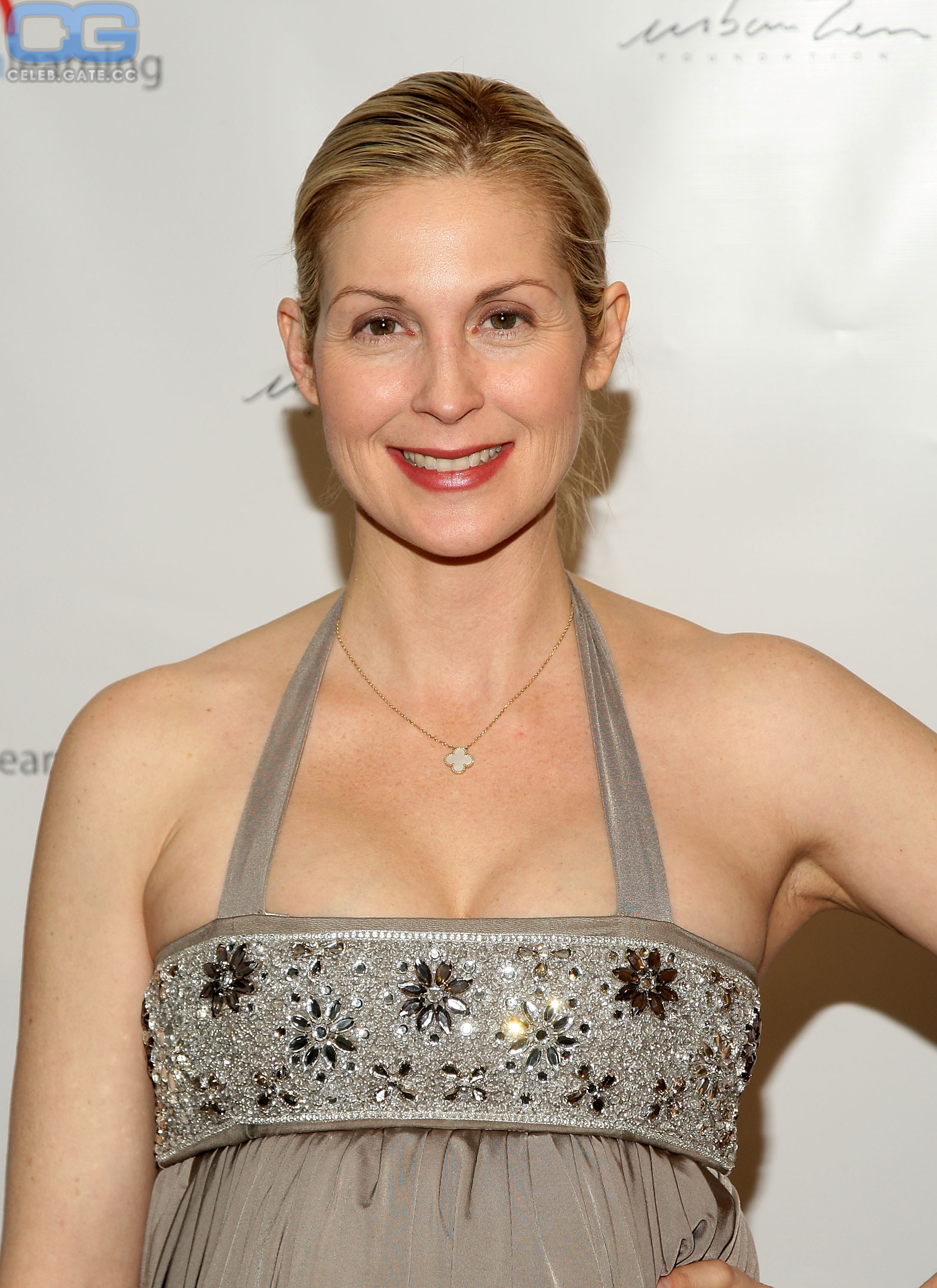 ashley kandel recommends kelly rutherford naked pic