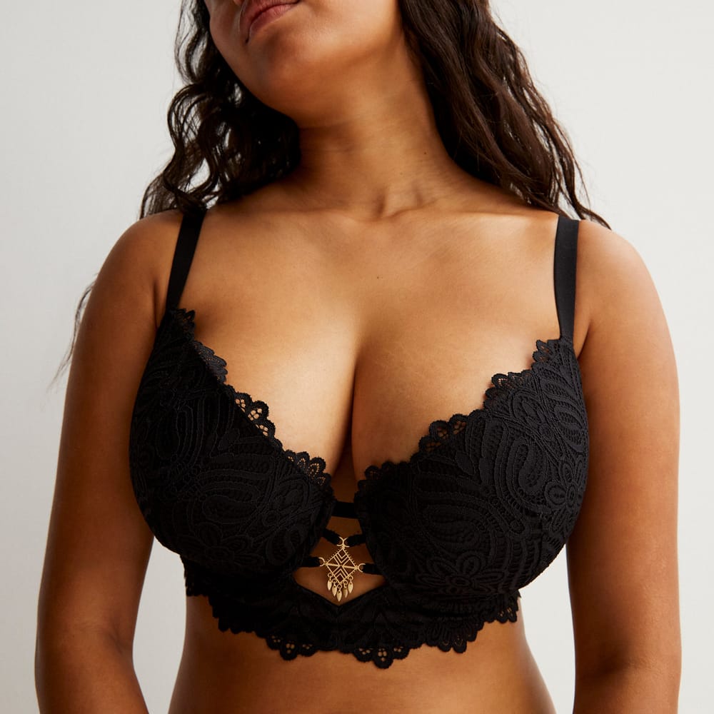 ashra fathima share big tits black bra photos