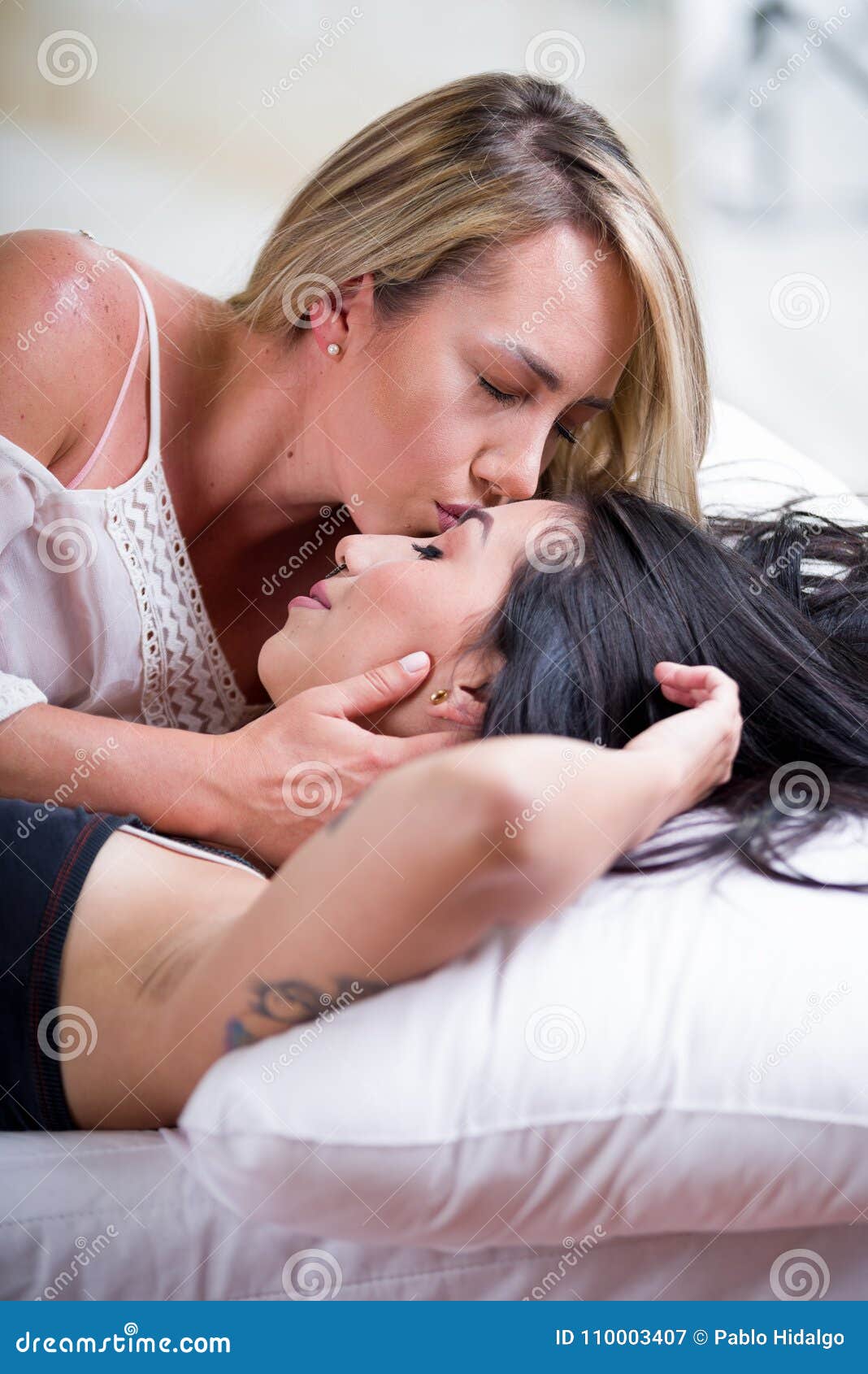 Lesbians Making Out In Bed pfalz ladies