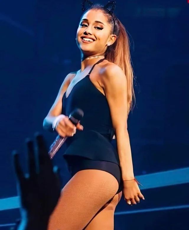 cassie dickman recommends ariana grande bare ass pic