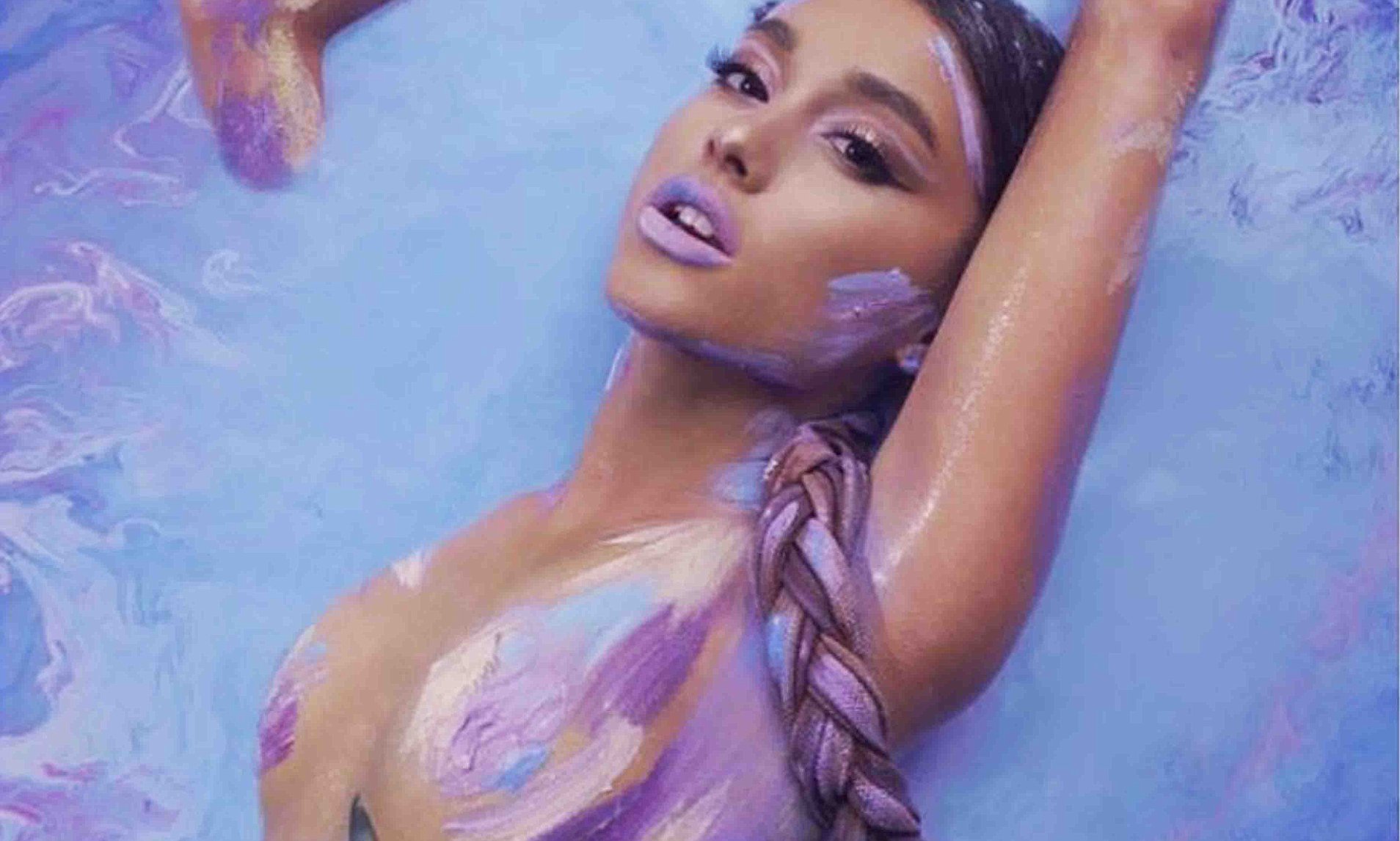 christina lovering recommends Ariana Grande Showing Boobs