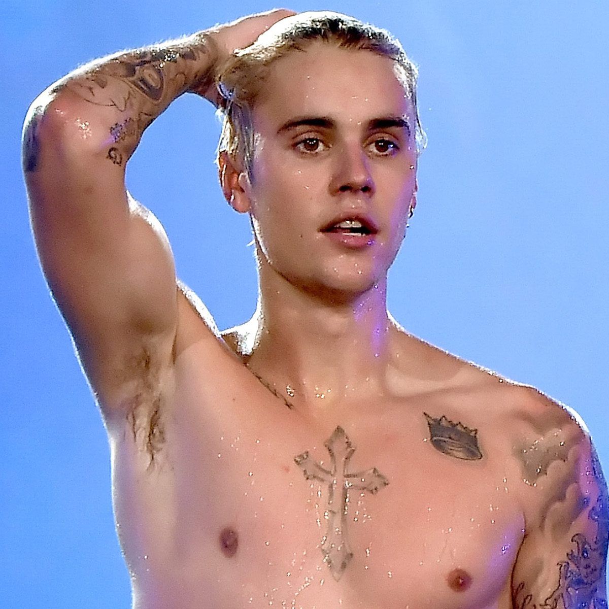 charles higdon recommends justin bieber biting nipple pic