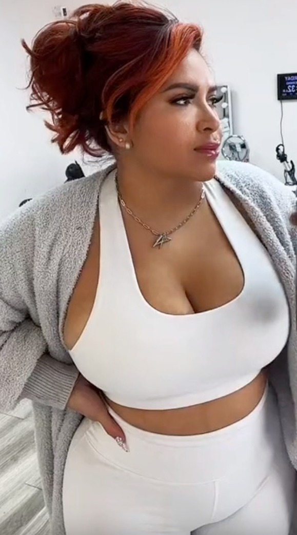 biviana lopez share big boobs in public photos