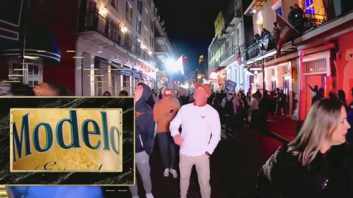 clyde holbrook recommends bourbon street flashing pictures pic