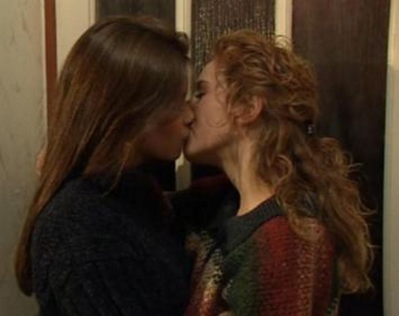 clara swope share lesbian kissing booth photos