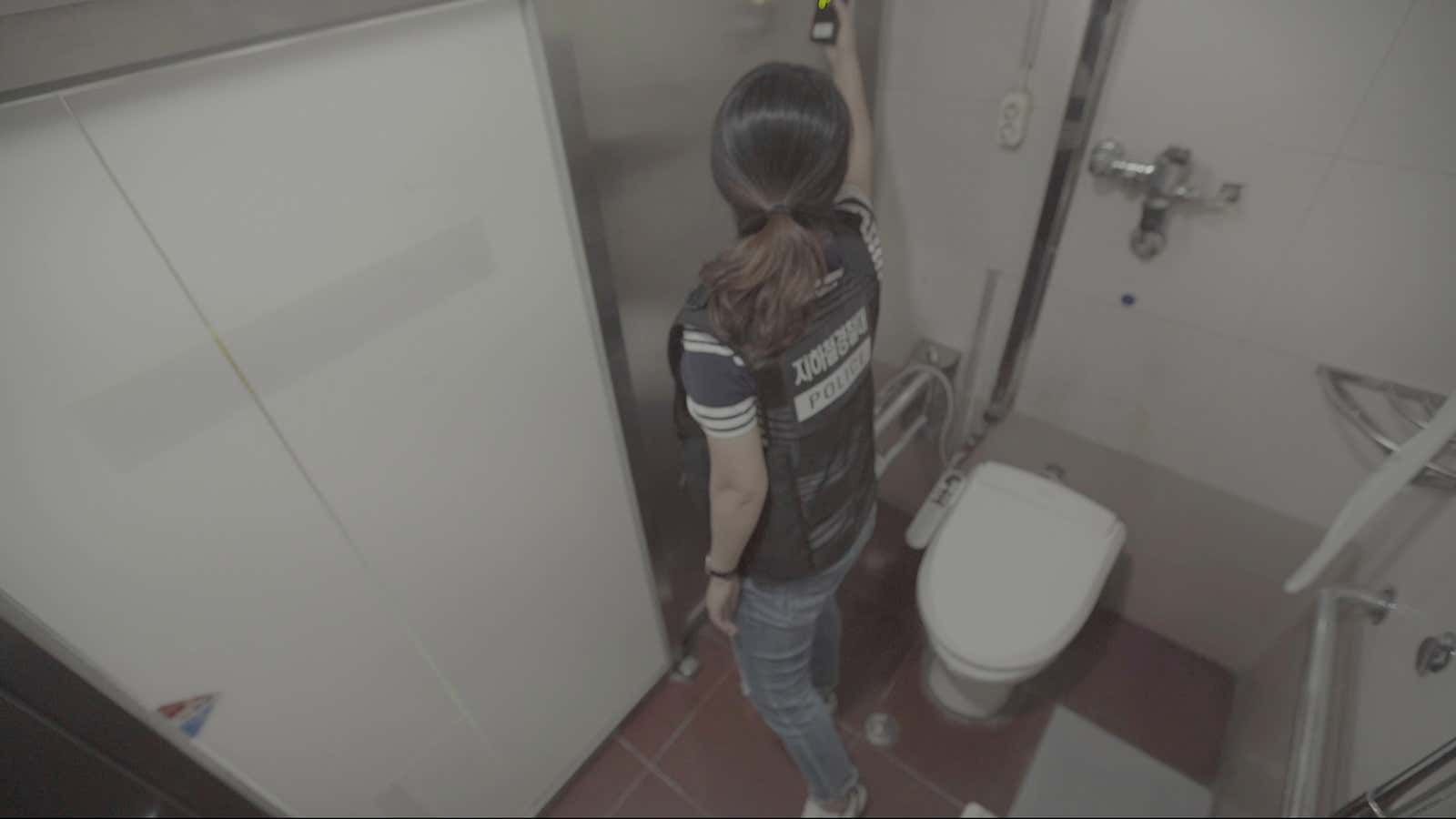 anne nisa add photo mens bathroom hidden camera