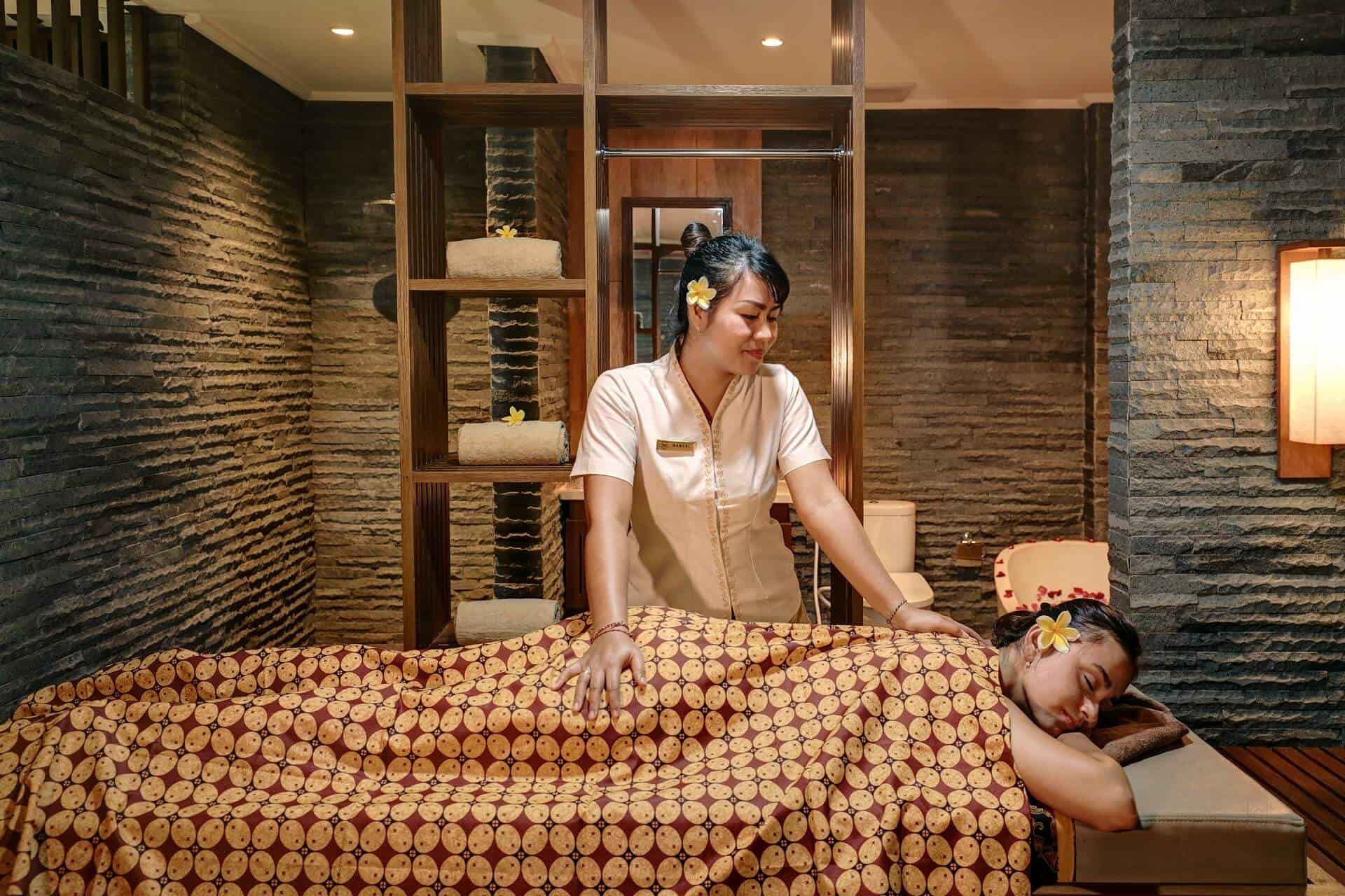 christopher ryan moore share best massage parlours in bangkok photos