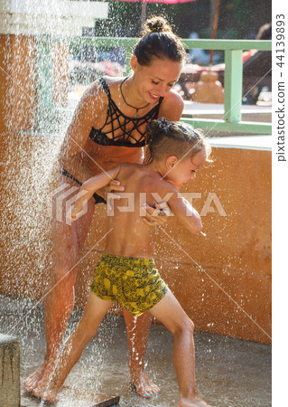 david basskin recommends mom son shower together pic