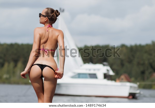 devin bendel share hot girls taking off their bikinis photos