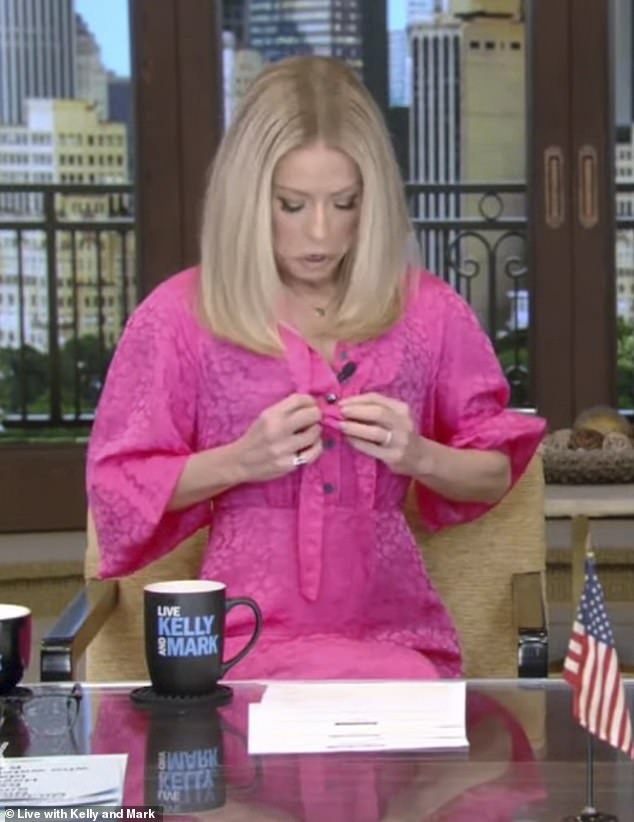 carmina duarte recommends Kelly Ripa Cameltoe