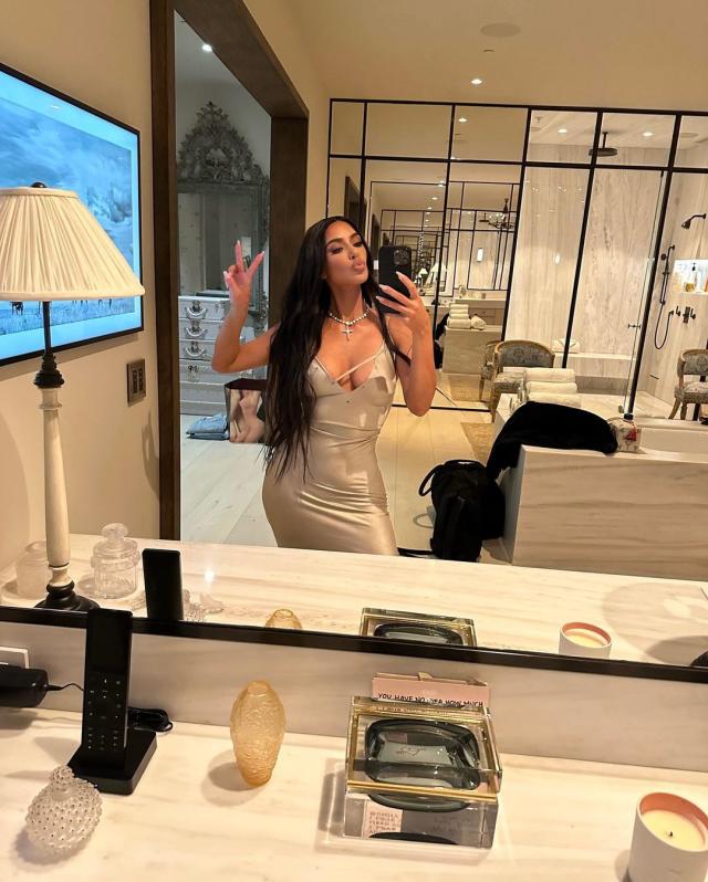 alexia edmonds recommends kim kardashian mirror pic pic