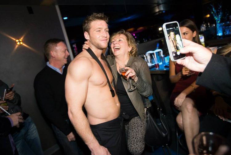 donna clarke add male strip club montreal photo