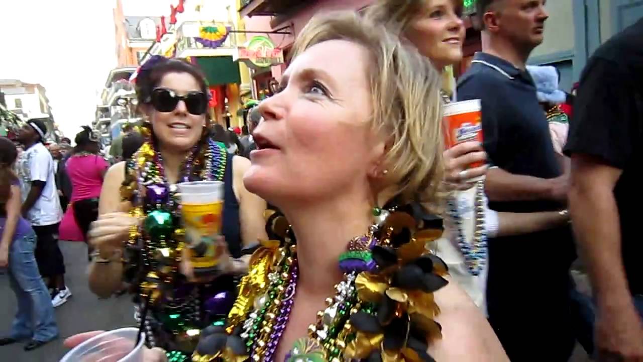 abshir hussein recommends Mardi Gras Boobs Gif