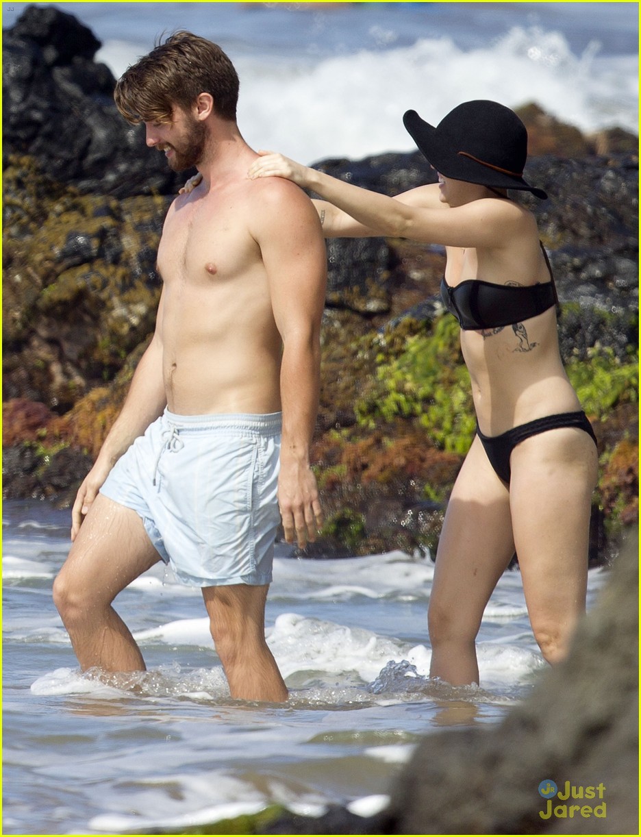 derry tanjung recommends miley cyrus in maui pic