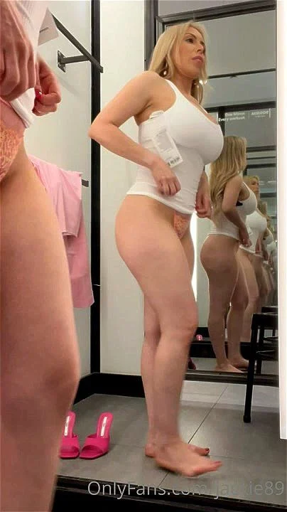 carolyn barham add photo milf in changing room