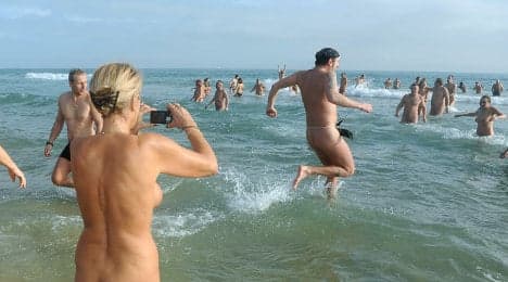 dan chap share nude beach shemales photos