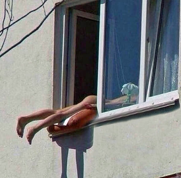bob hardt add nude girl in window photo