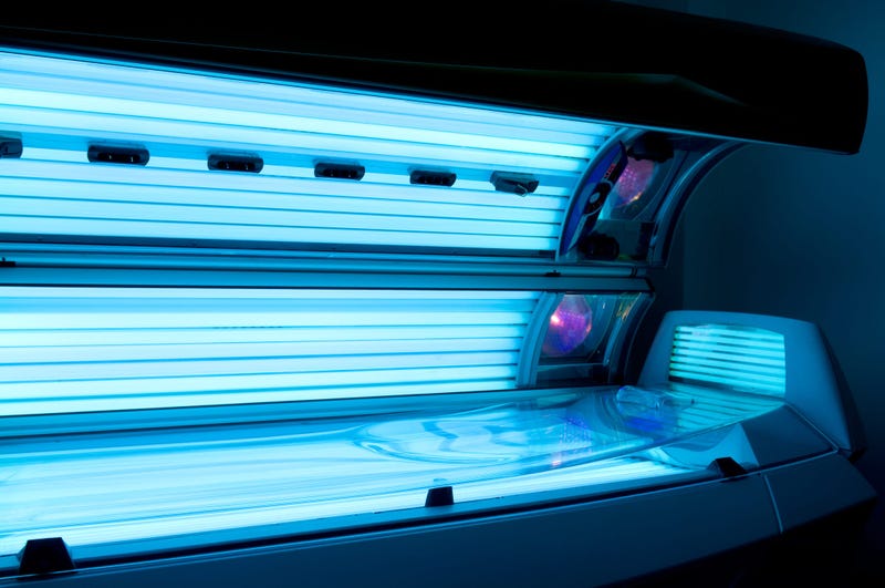 Nude Tanning Bed den einbrecher