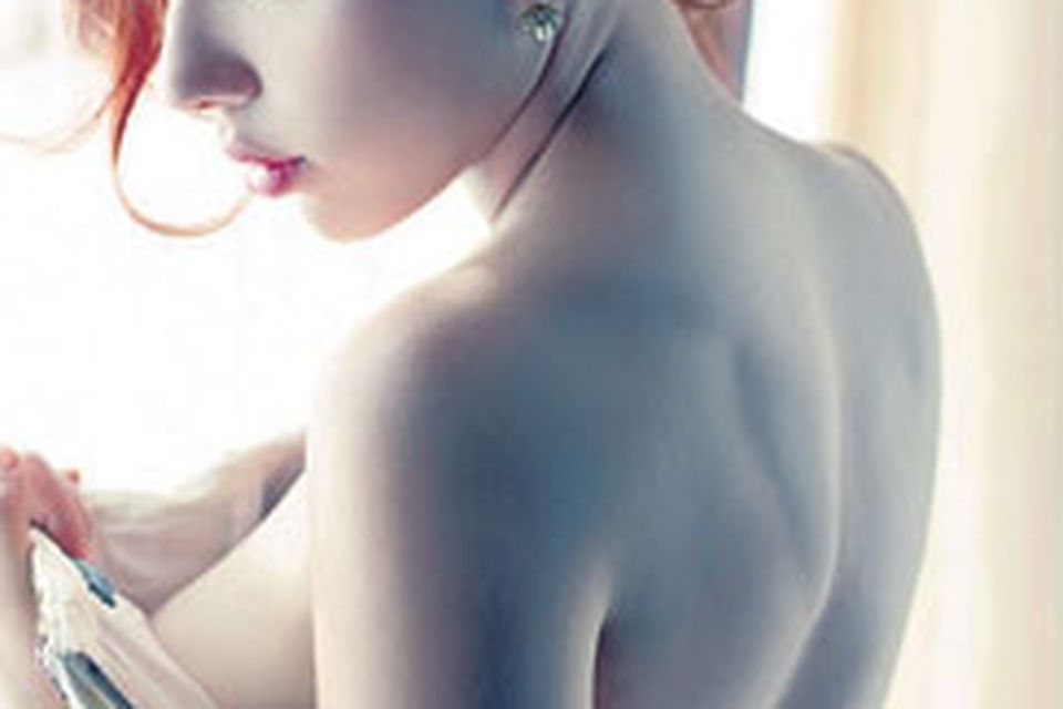 diana sibarani share scarlett johansson topless pics photos