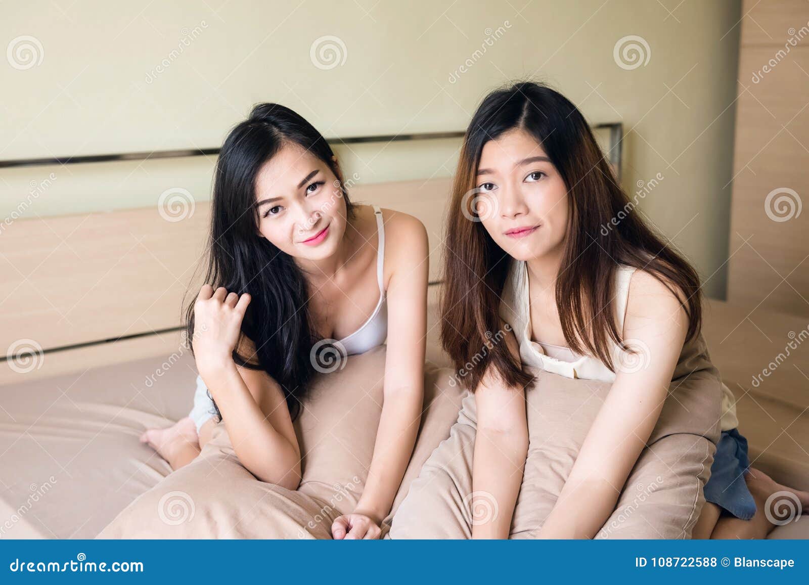 Sexy Lesbian Asian Girls strano nude